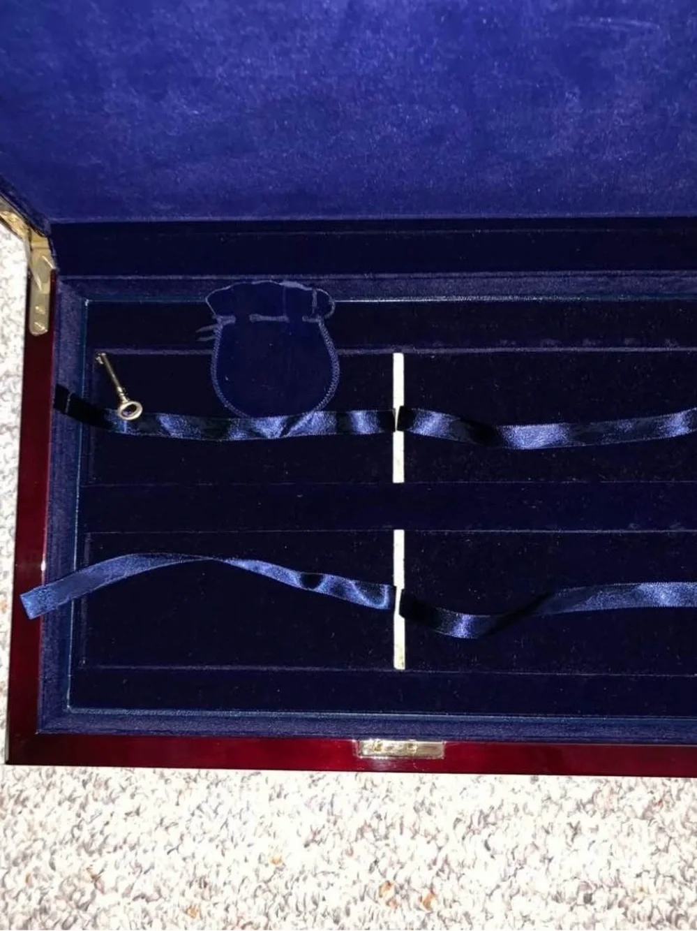 Washington Mint Wooden Presentation Display Case w/ Key & Velvet Bag Empty
